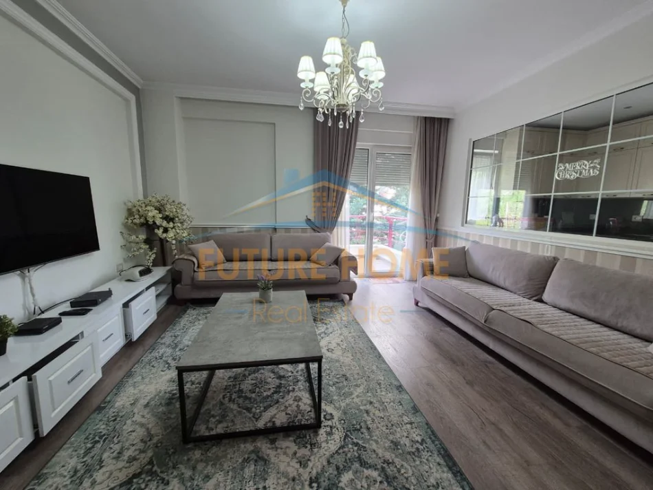 Tirane, jepet me qera apartament 2+1 Kati 4, 135 m² 1.050 € (Liqeni i thate)