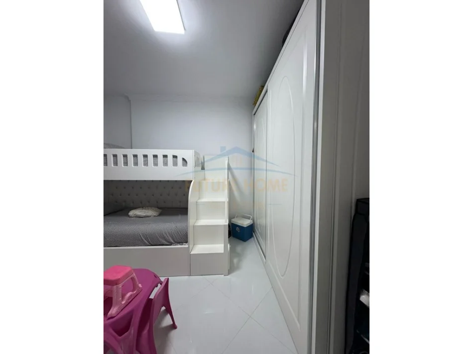 Tirane, jepet me qera apartament 2+1 Kati 4, 84 m² 1.000 € (Fusha e Aviacionit, Tiranë.)