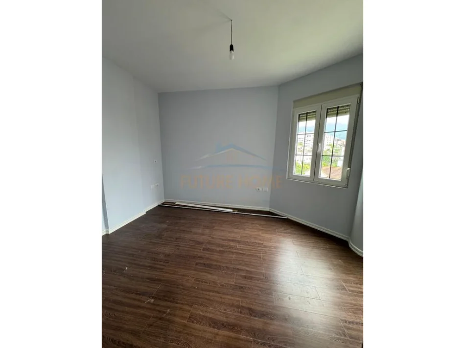 Tirane, shitet apartament 1+1 Kati 4, 60 m² 87.000 € ( Rruga Shefqet Kuka , Fresk)