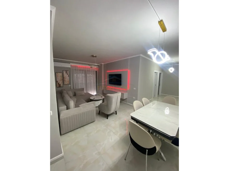 Vlore, shitet apartament 2+1+Ballkon Kati 8, 108 m² 165.000 € (Trasballkanike)