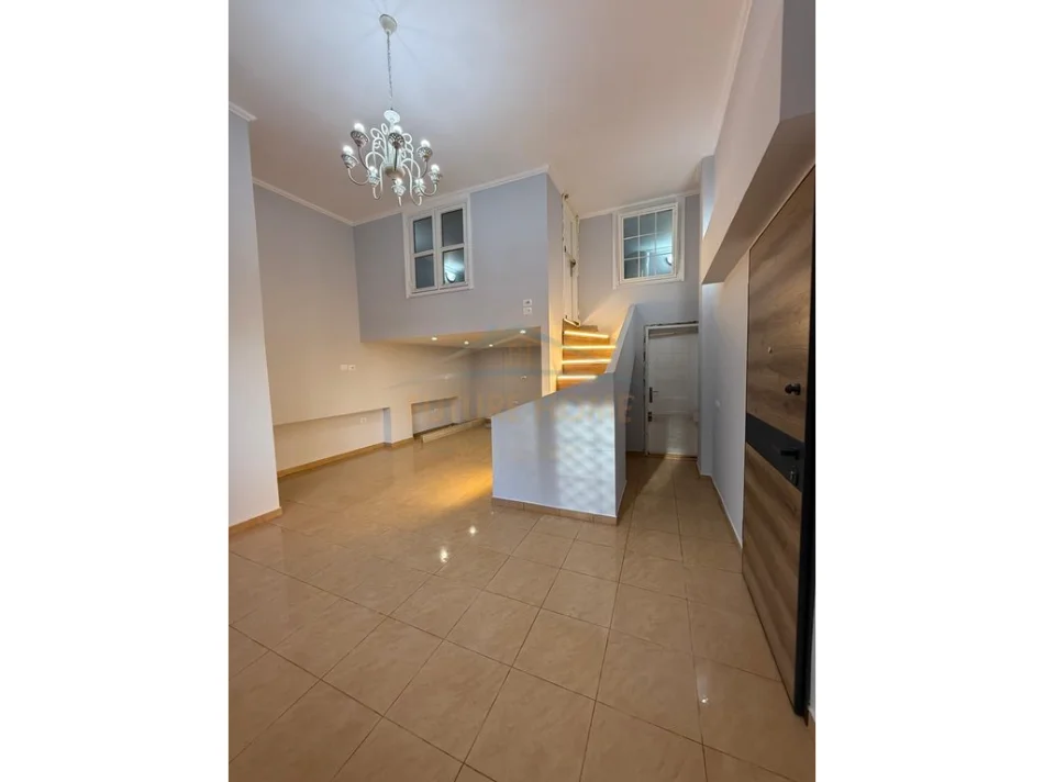 Tirane, shitet apartament duplex Kati 0-1 , 45 m² 85.000 € (Rruga Shefqet Kuka , Fresk)