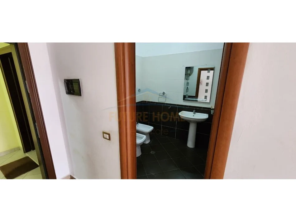 Tirane, jepet me qera apartament 2+1 Kati 4, 102 m² 450 € (Jordan Misja)