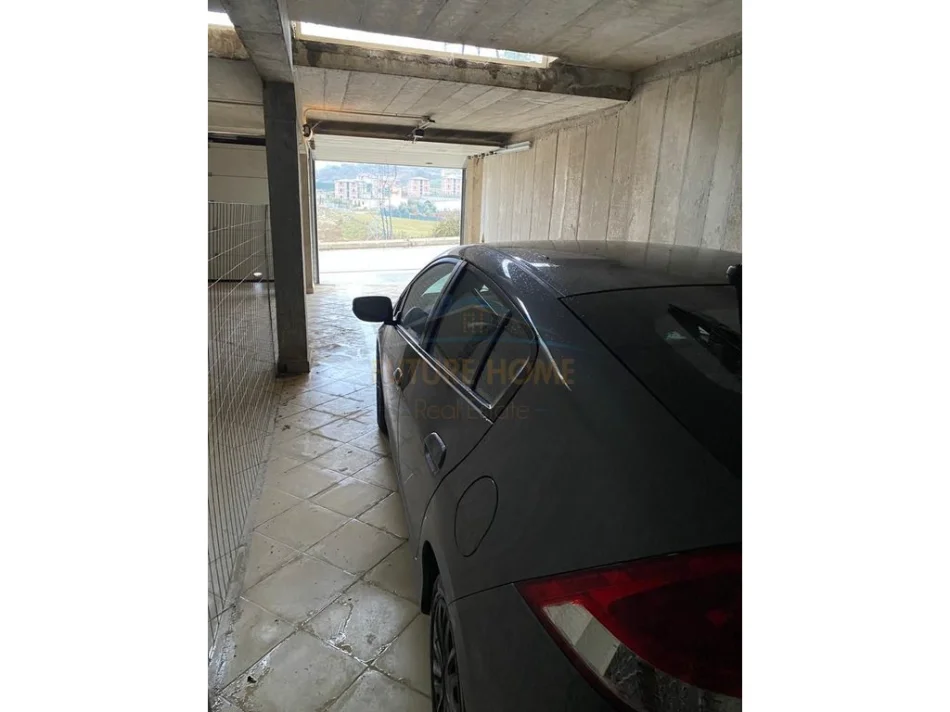 Tirane, jepet me qera apartament 3+1+Ballkon Kati 0, 200 m² 1.200 € (Teg)