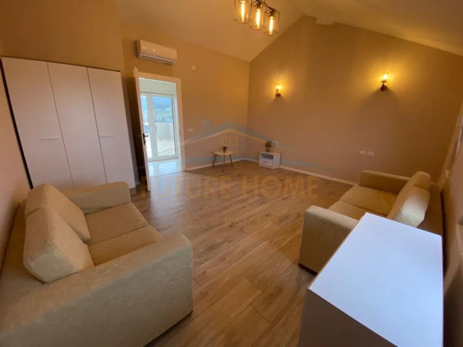 Tirane, jepet me qera apartament 3+1+Ballkon Kati 0, 200 m² 1.200 € (Teg)