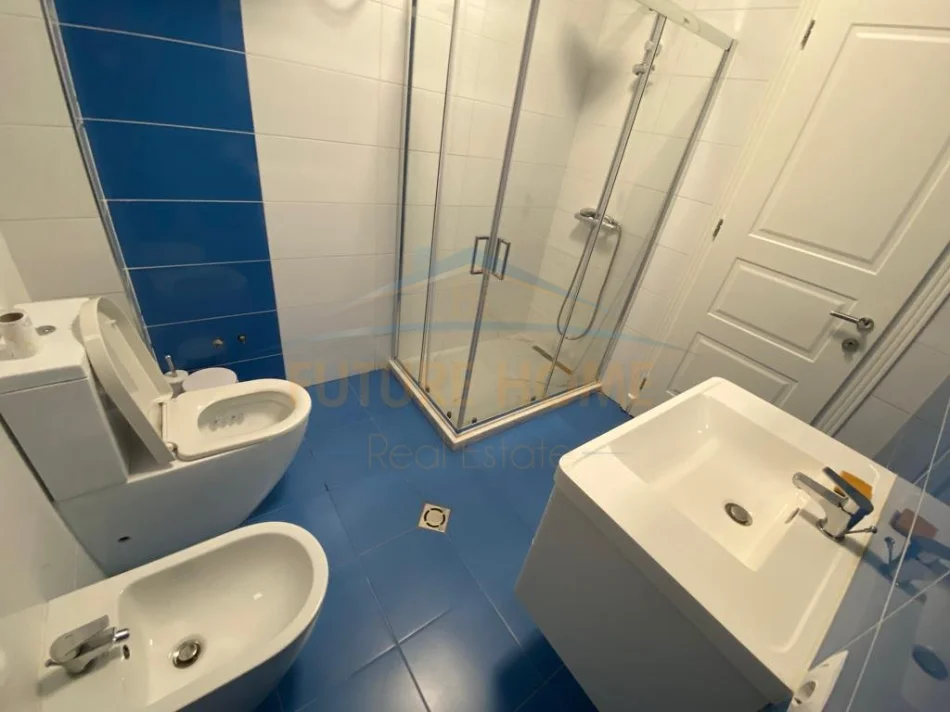 Tirane, jepet me qera apartament 3+1+Ballkon Kati 0, 200 m² 1.200 € (Teg)