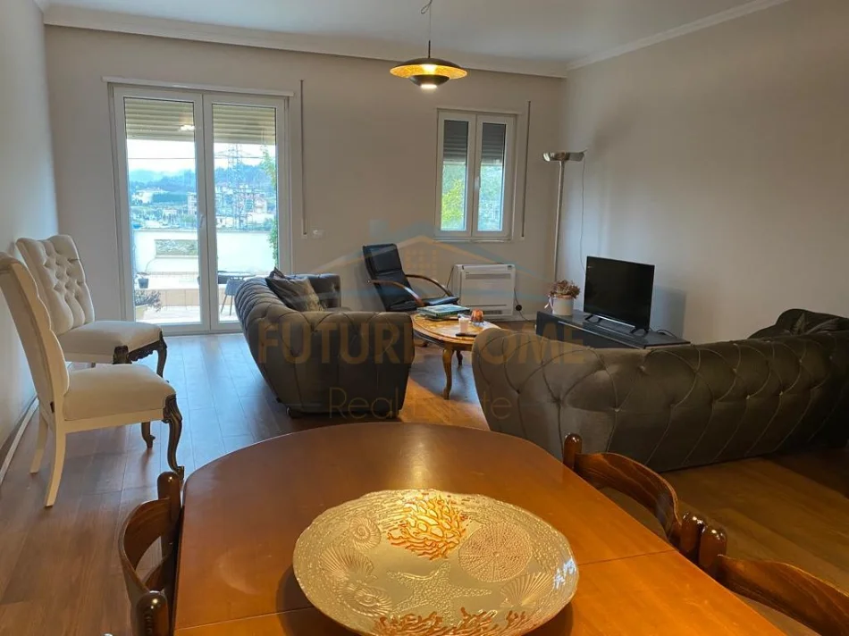 Tirane, jepet me qera apartament 3+1+Ballkon Kati 0, 200 m² 1.200 € (Teg)