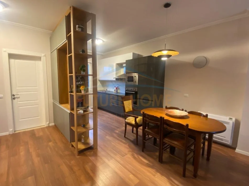 Tirane, jepet me qera apartament duplex 3+1+Ballkon Kati 1, 200 m² 1.200 € (TEG)