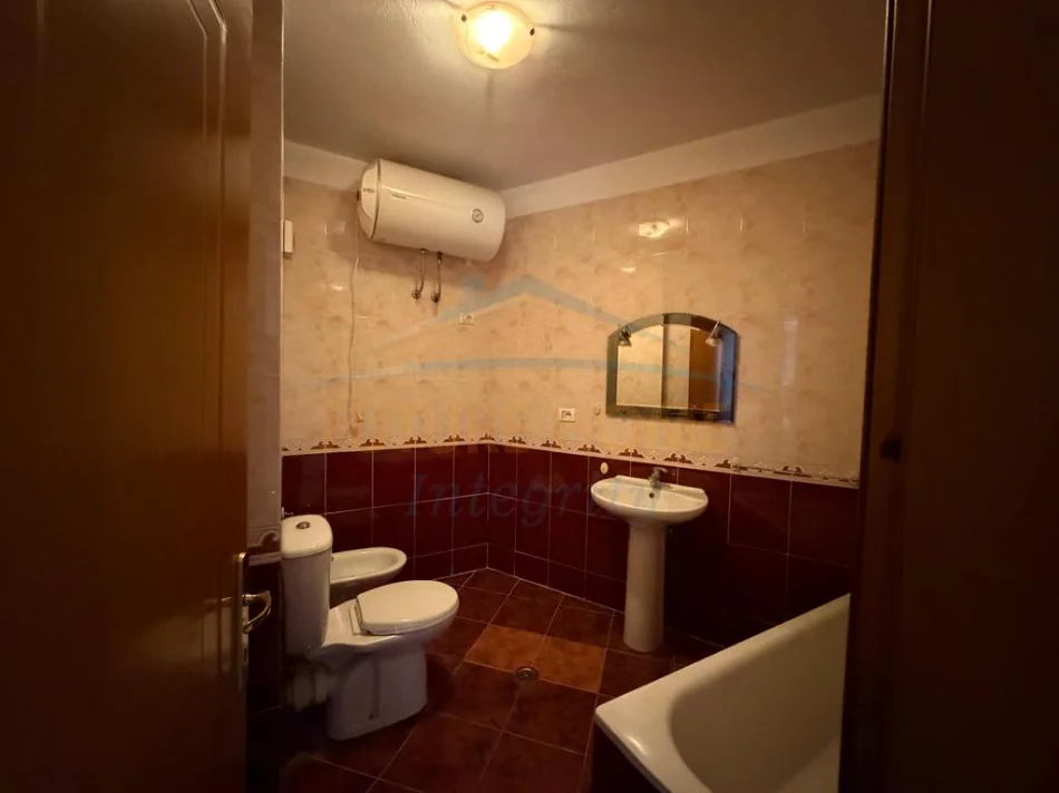 Tirane, shitet apartament 3+1 Kati 5, 133 m² 300.000 € (Shkolla e Baletit)