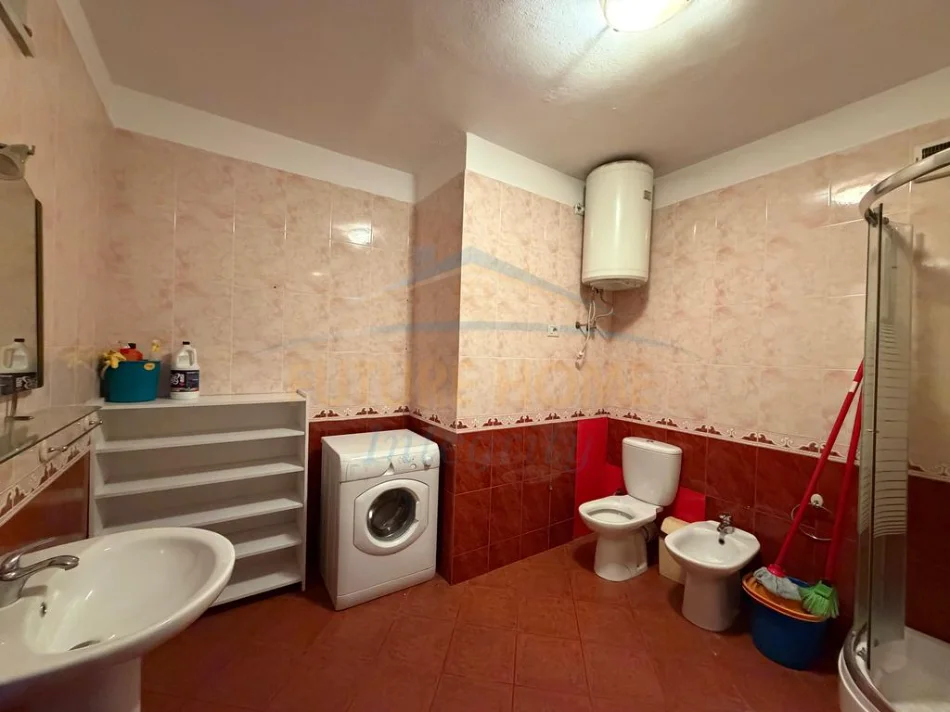 Tirane, shitet apartament 3+1 Kati 5, 133 m² 300.000 € (Shkolla e Baletit)