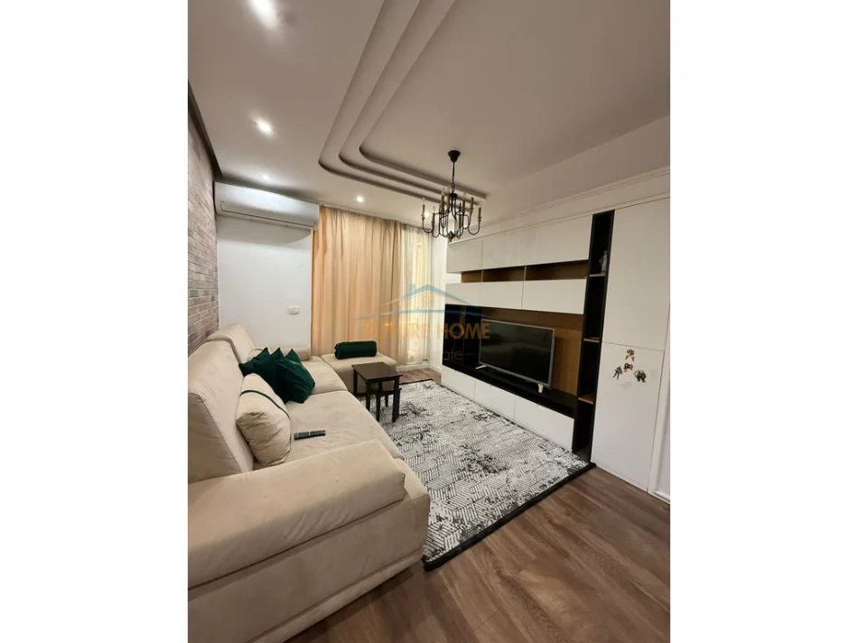 Tirane, jepet me qera apartament 2+1+Ballkon Kati 2, 104 m² 800 € (Turdiu)