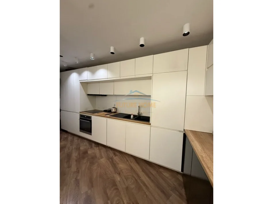 Tirane, jepet me qera apartament 2+1+Ballkon Kati 2, 104 m² 800 € (Turdiu)