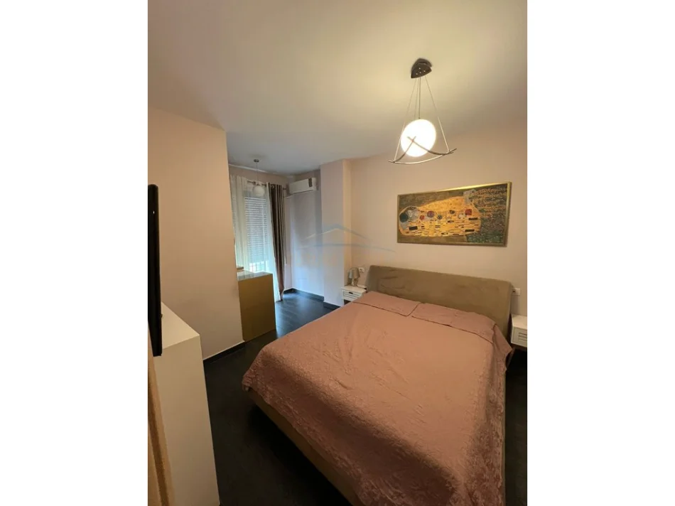 Tirane, jepet me qera apartament 2+1 Kati 3, 98 m² 800 € (DON BOSKO)