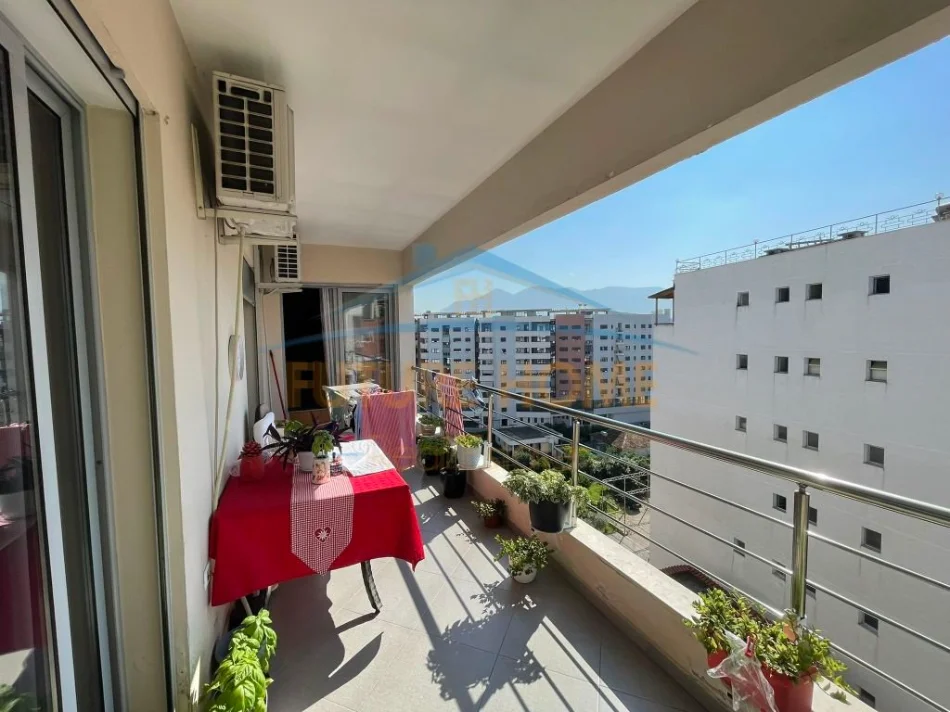 Tirane, shitet apartament 2+1 Kati 8, 112 m² 170.000 € (UNAZA E RE)