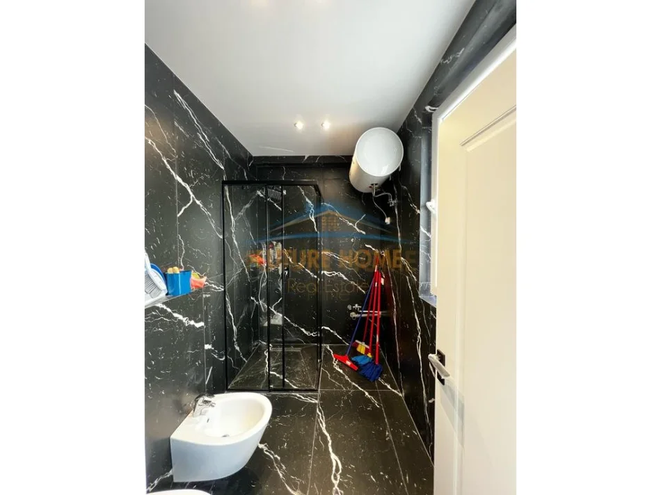 Tirane, shitet apartament 2+1+2+2POSTE PARKIMI Kati 5, 116 m² 280.000 € (SAUK PRANE RESTORANT XIBRAKU)