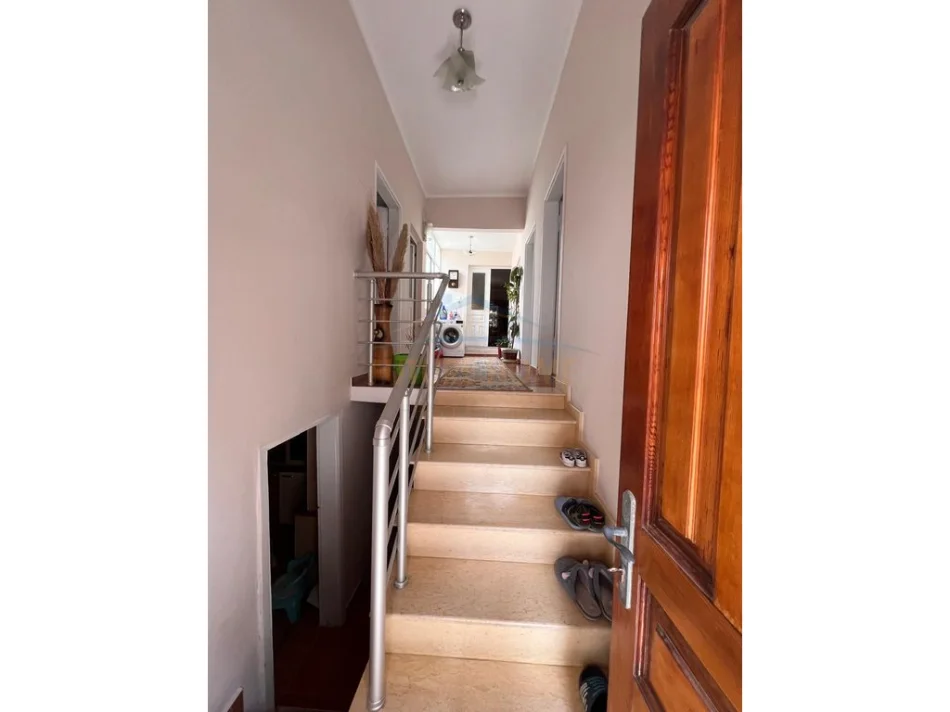 shitet shtepi 2+1 Kati 1, 142 m² 150.000 €