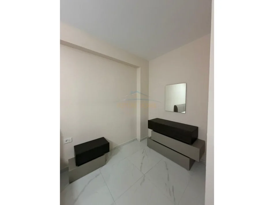 Tirane, jepet me qera apartament 2+1 Kati 5, 118 m² 550 € (Kamez)