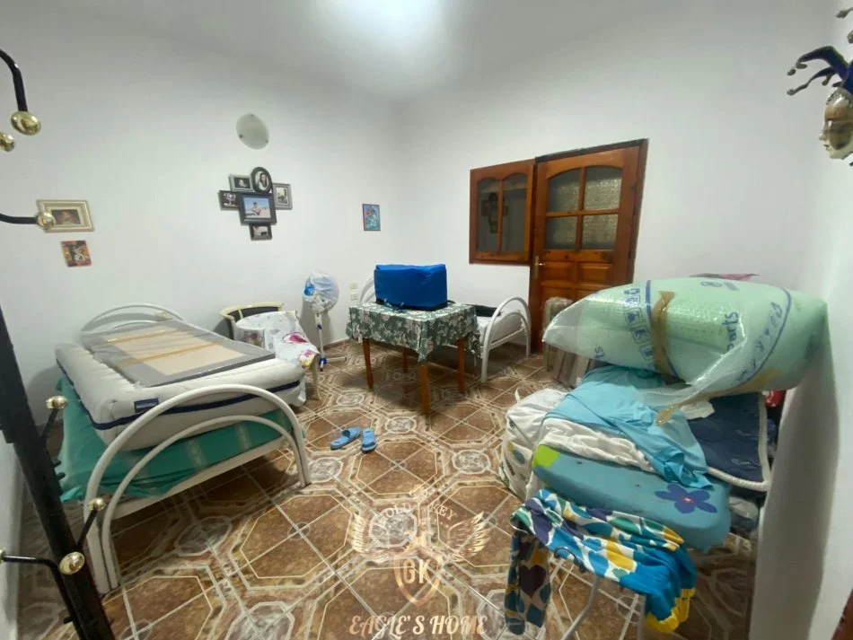 Durres, shes shtepi 3+1+Aneks+Ballkon Kati 1, 600 m² 150.001 € (• Gjykata Apelit Shkozet)