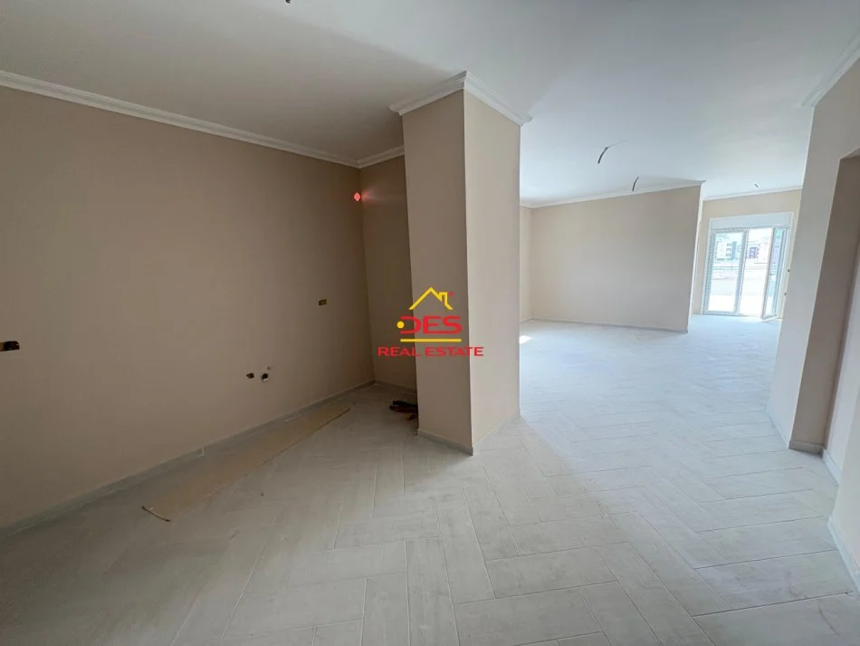 Vlore, shitet apartament 2+1+Ballkon Kati 10, 123 m² 135.000 € (Rruga Gjergj Kastrioti)