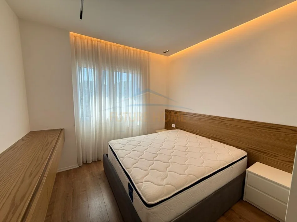 Tirane, jepet me qera apartament 2+1+Ballkon Kati 6, 102 m² 1.300 € (Kodra e Diellit)