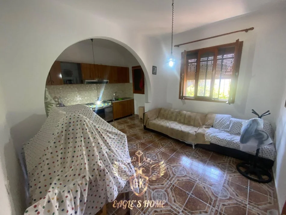 Durres, shes shtepi 3+1+Aneks+Ballkon Kati 1, 600 m² 150.001 € (• Gjykata Apelit Shkozet)