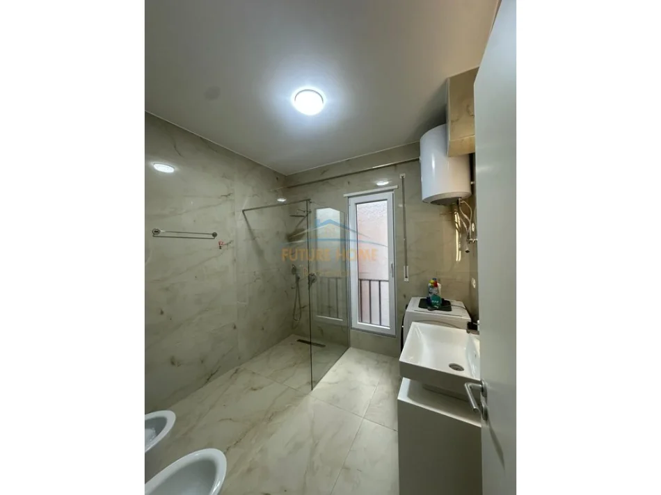 Tirane, jepet me qera apartament 2+1 Kati 6, 99 m² 900 € (Shkolla e Kuqe)