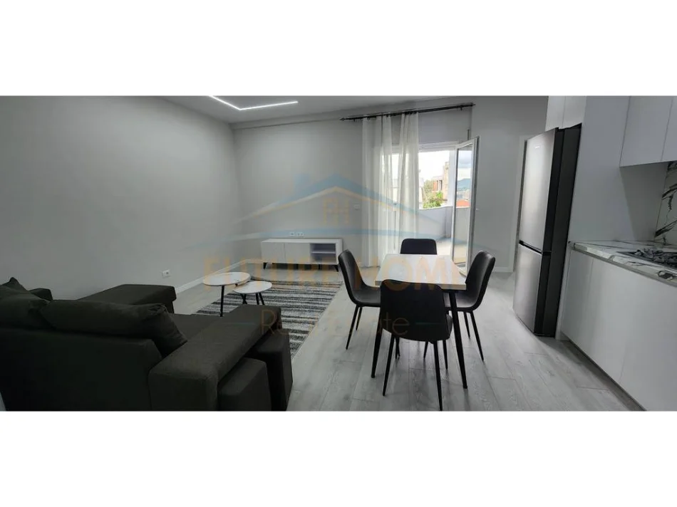 Tirane, jepet me qera apartament 2+1+Ballkon Kati 2, 90 m²550 € (kodra e priftit)