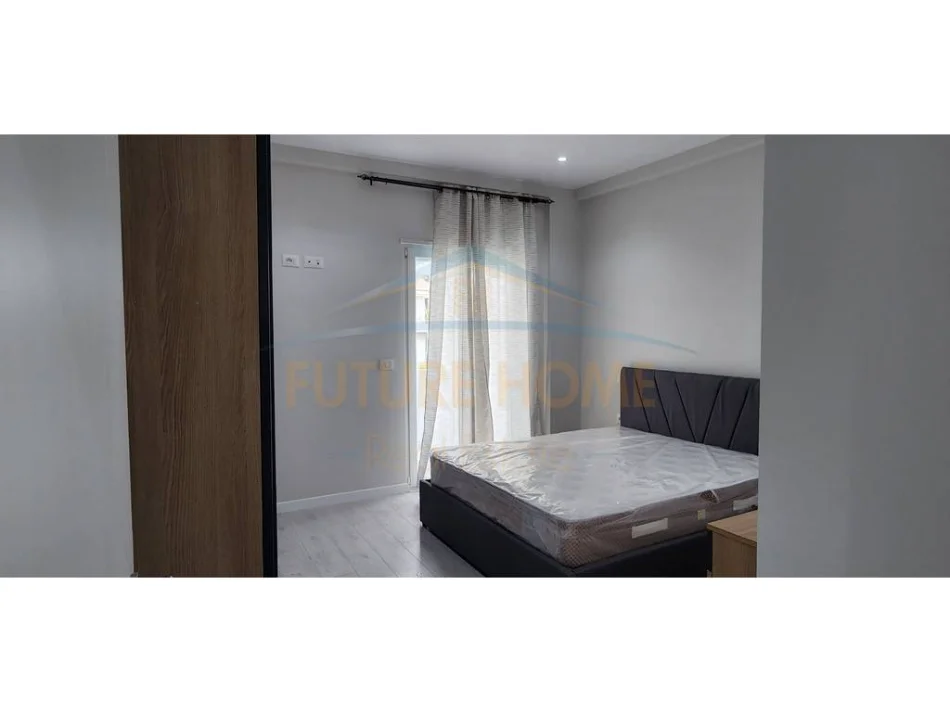 Tirane, jepet me qera apartament 2+1+Ballkon Kati 2, 90 m²550 € (kodra e priftit)