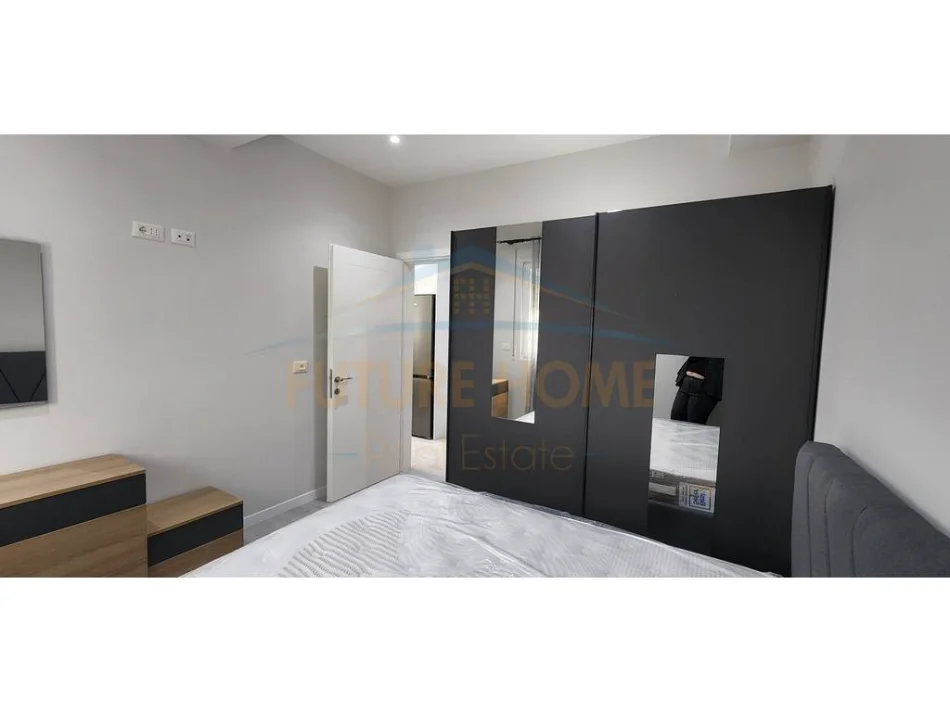 Tirane, jepet me qera apartament 2+1+Ballkon Kati 2, 90 m²550 € (kodra e priftit)