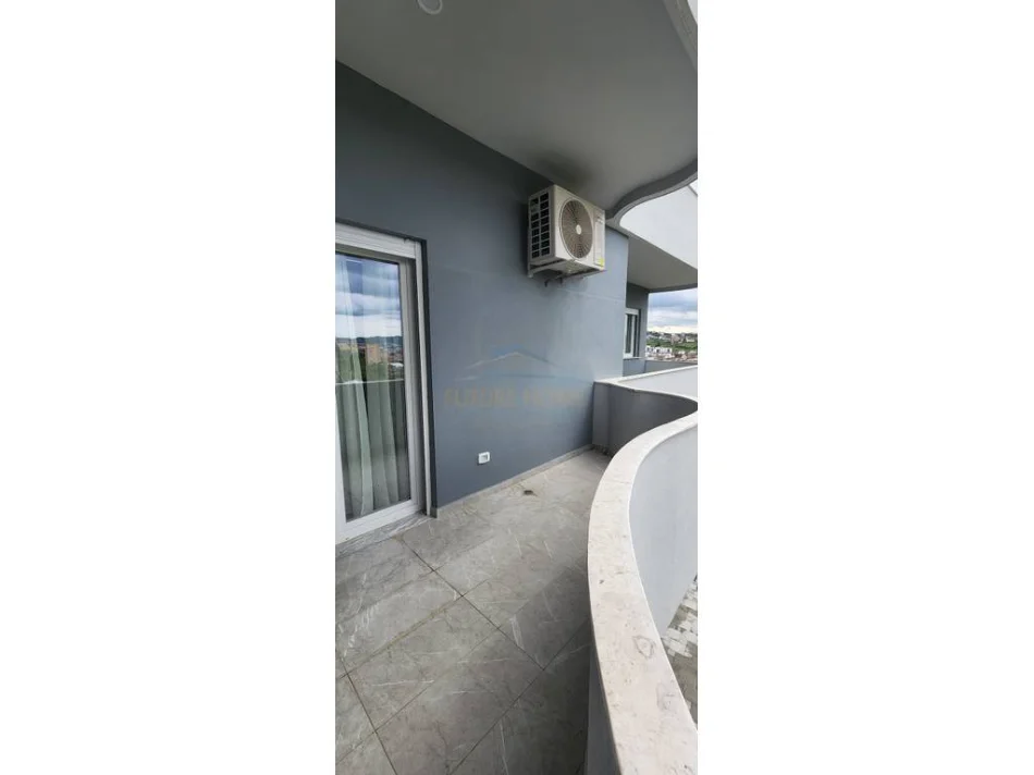Tirane, jepet me qera apartament 2+1+Ballkon Kati 2, 90 m²550 € (kodra e priftit)