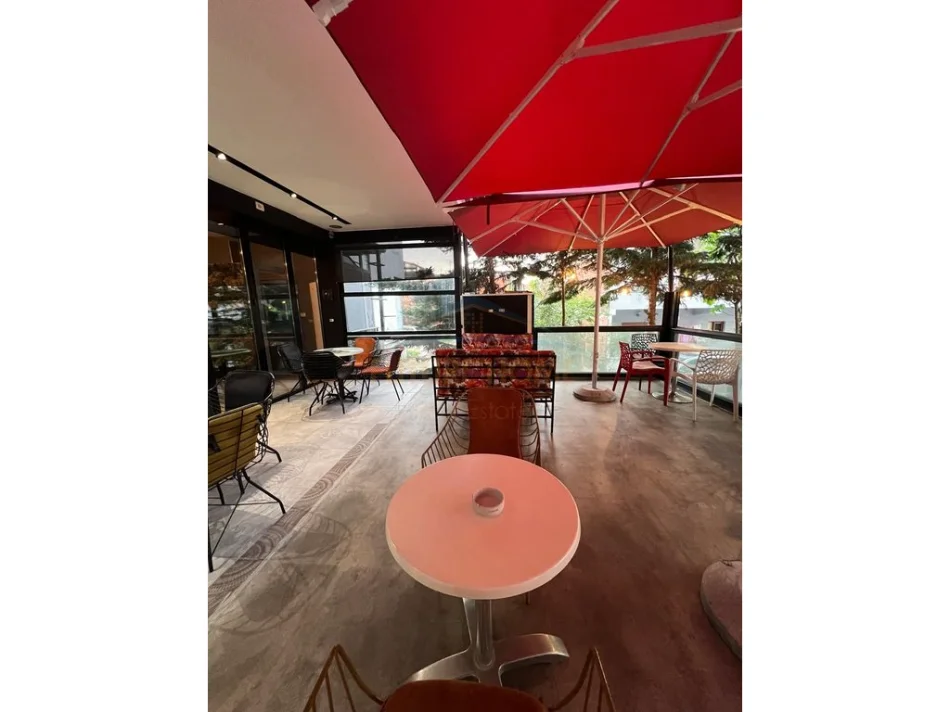 Tirane, shitet ambjent biznesi Kati 0, 143 m² 235.000 € (UNAZA E RE)