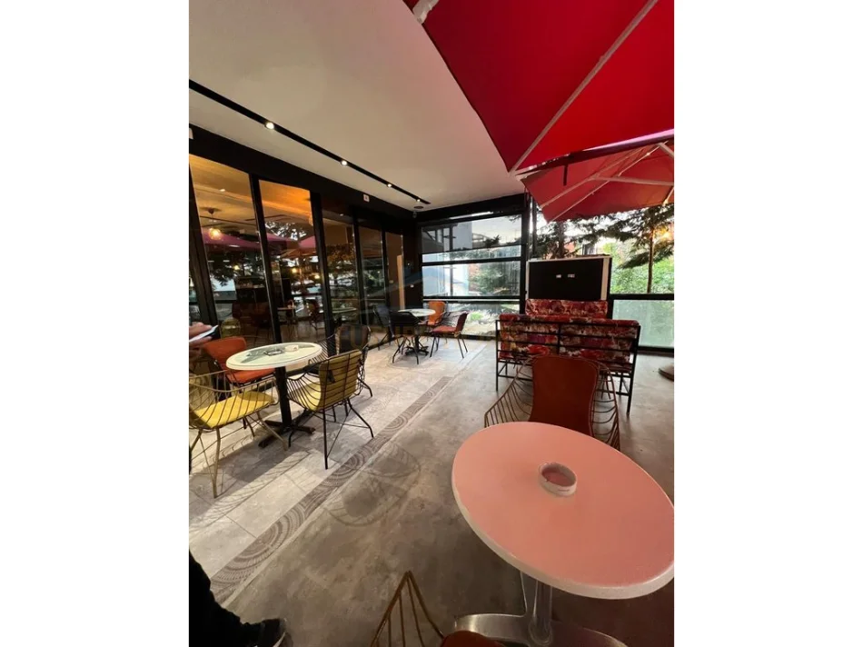 Tirane, shitet ambjent biznesi Kati 0, 143 m² 235.000 € 