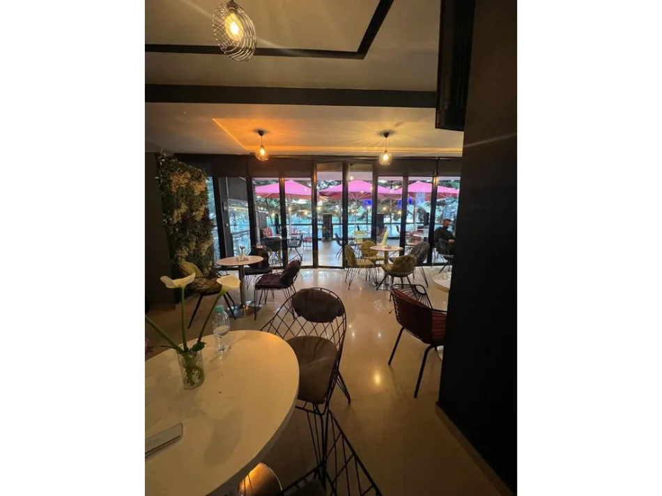 Tirane, shitet ambjent biznesi Kati 0, 143 m² 235.000 € 