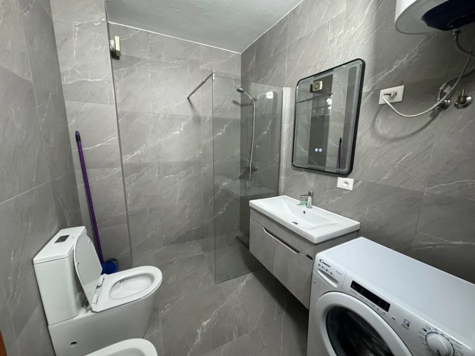 Tirane, jepet me qera apartament 2+1 Kati 5, 94 m² 600 € 