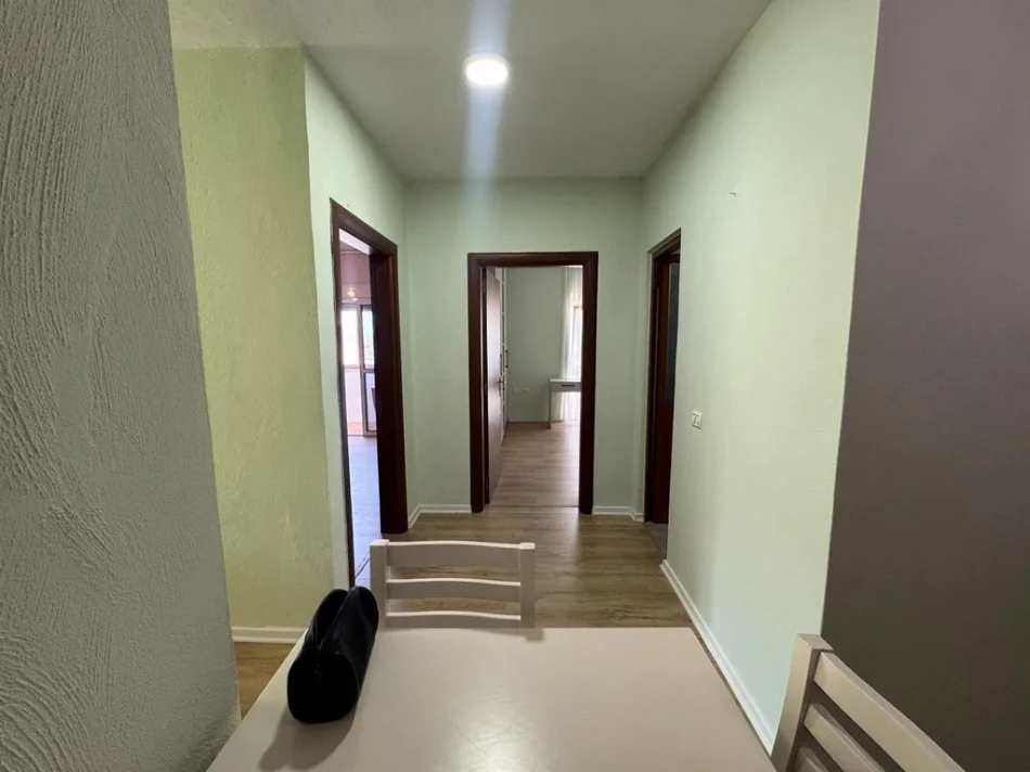 Tirane, jepet me qera apartament 2+1 Kati 5, 94 m² 600 € (Rruga e Kavajes)