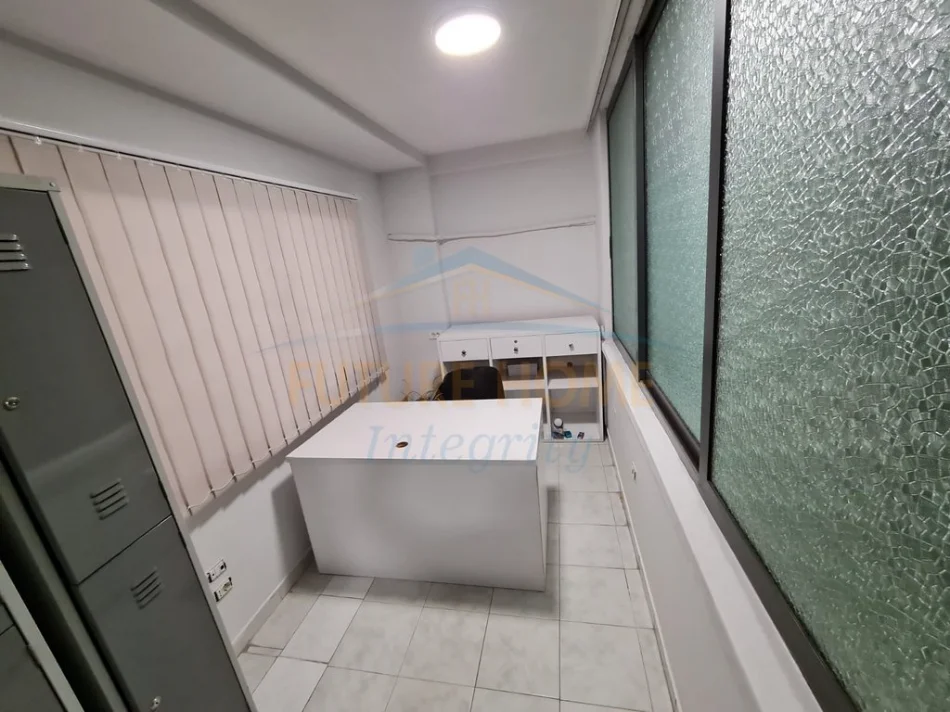 Tirane, jepet me qera ambjent biznesi Kati 1, 116 m² 850 € (Blloku, prane LSI)