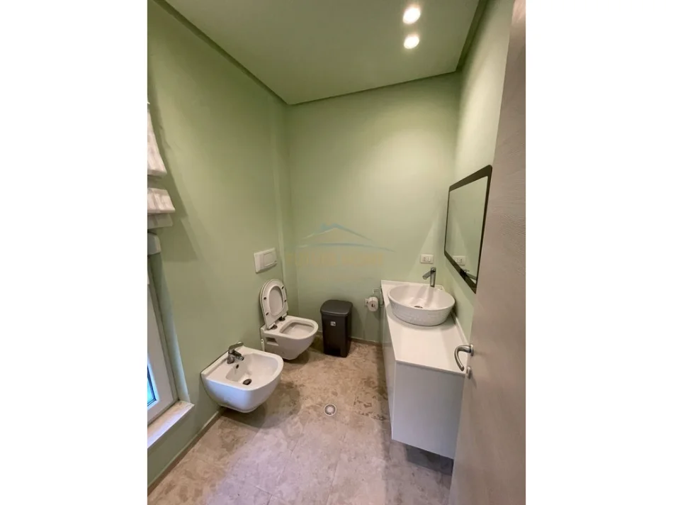 Tirane, jepet me qera Vile 3 Katshe , 251 m² 2.500 € (TEG)