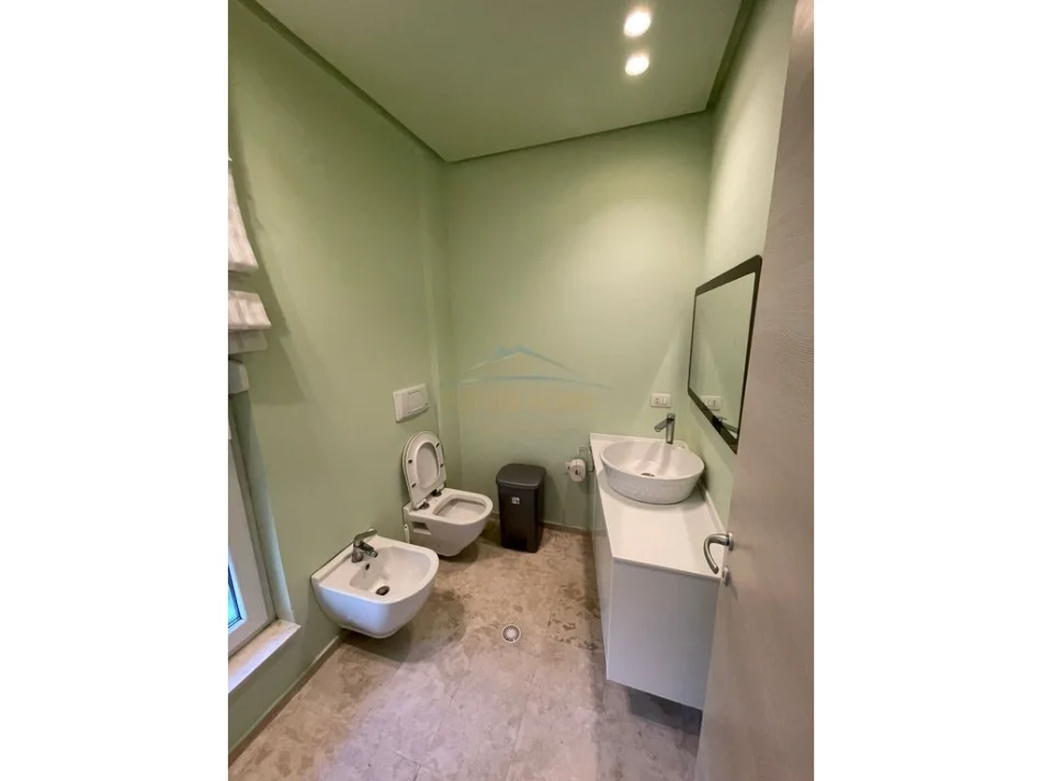 Tirane, jepet me qera Vile 3 Katshe Kati 3, 252 m² 2.500 € 