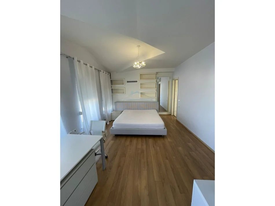 Tirane, jepet me qera apartament 3 Katshe Kati 0, 251 m² 2.500 € (teg)