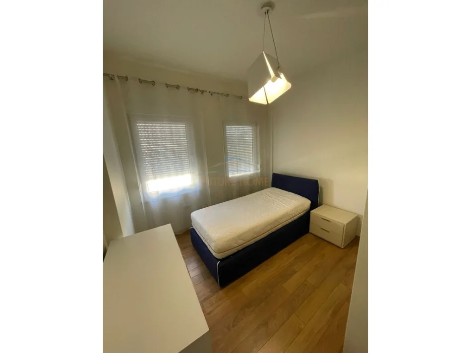 Tirane, jepet me qera apartament 3 Katshe Kati 0, 251 m² 2.500 € (teg)