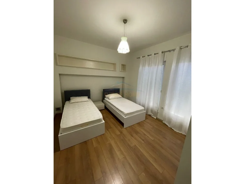 Tirane, jepet me qera apartament 3 Katshe Kati 0, 251 m² 2.500 € (teg)