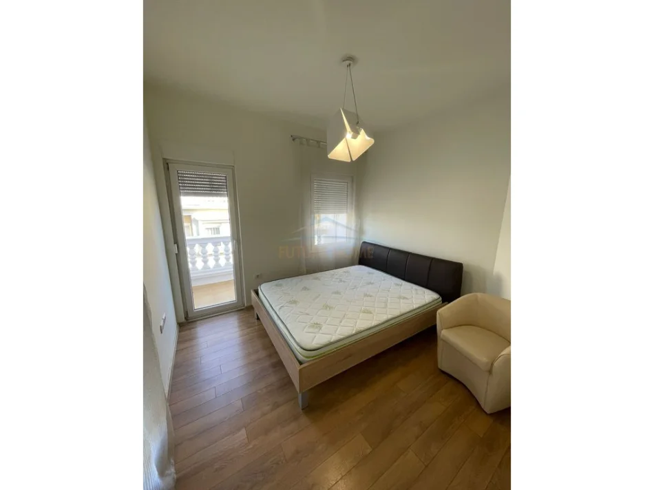 Tirane, jepet me qera apartament 3 Katshe Kati 0, 251 m² 2.500 € (teg)