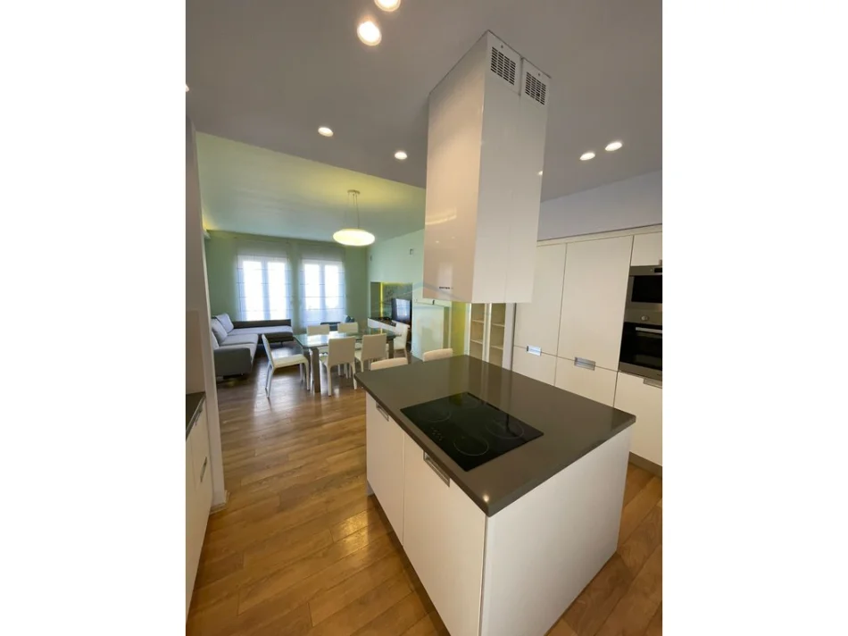 Tirane, jepet me qera apartament 3 Katshe Kati 0, 251 m² 2.500 € (teg)