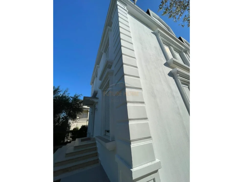 Tirane, jepet me qera apartament 3 Katshe Kati 0, 251 m² 2.500 € (teg)