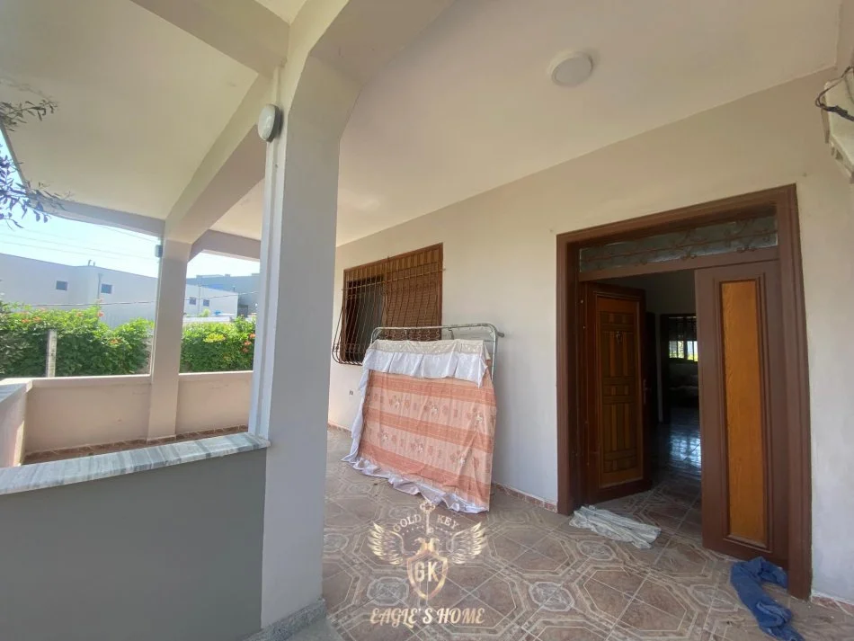 Durres, shes shtepi 3+1+Aneks+Ballkon Kati 1, 600 m² 150.001 € (• Gjykata Apelit Shkozet)