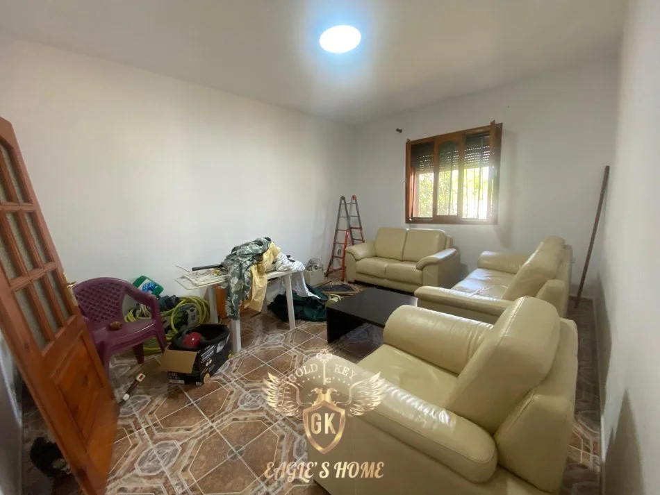 Durres, shes shtepi 3+1+Aneks+Ballkon Kati 1, 600 m² 150.001 € (• Gjykata Apelit Shkozet)