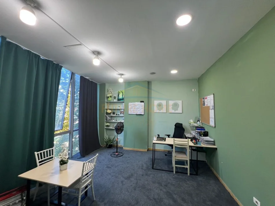 Tirane, shitet ambjent biznesi Kati 2, 32 m² 70.000 € (Xhamlliku)