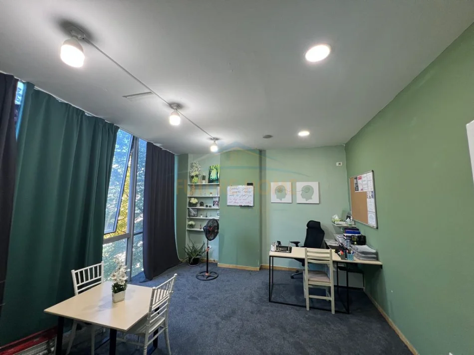 Tirane, shitet ambjent biznesi Kati 2, 32 m² 70.000 € (Xhamlliku)