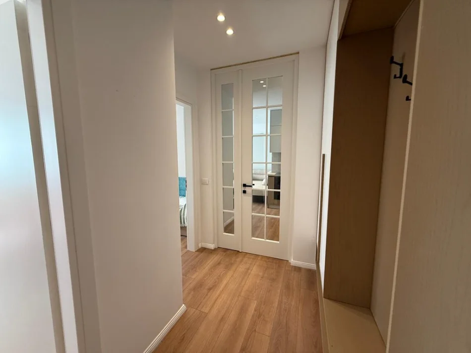 Tirane, shitet apartament 2+1+Ballkon Kati 5, 89 m² 275.000 € (Qender)