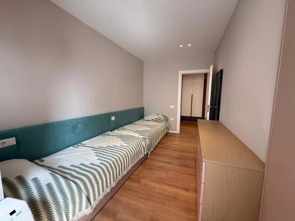 Tirane, shitet apartament 2+1+Ballkon Kati 5, 87 m² 275.000 € (Donika Center, Qender)