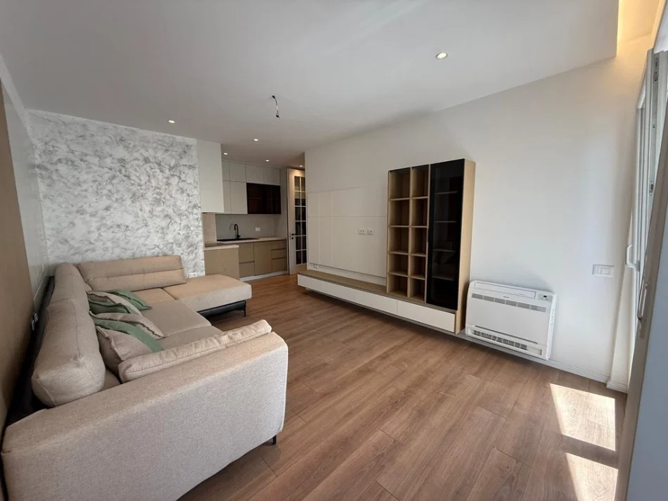 Tirane, shitet apartament 2+1+Ballkon Kati 5, 87 m² 275.000 € (Donika Center, Qender)